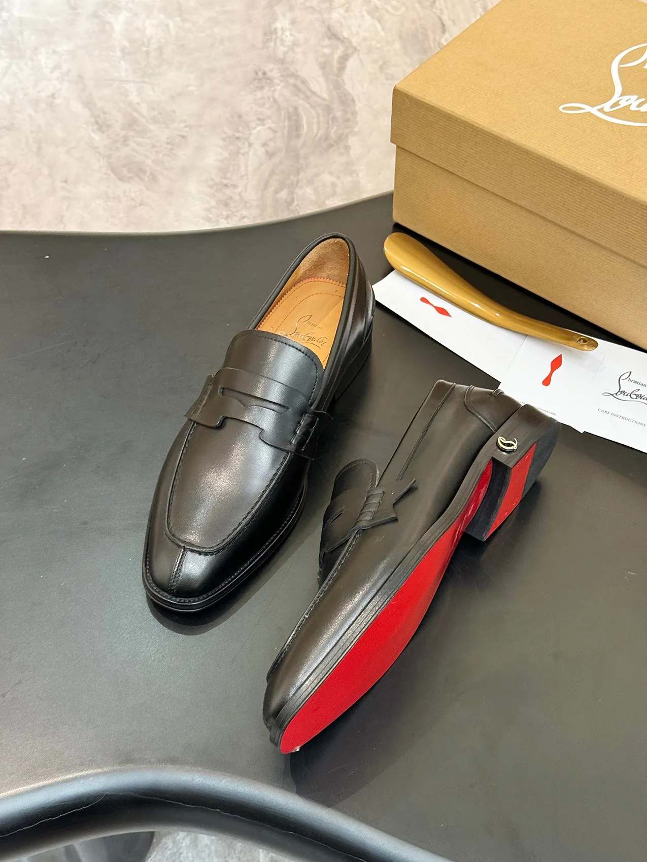 Batch 1080 yuan 💰CL～High-end men’s 👔casual loafers with red soles! ••🆑Genuine and top-quality goods from original orders ••✅💯 Purchase goods from top-quality original orders! Original imported patterned cowhide➕Imported cowhide lining➕Cowhide feet➕Original leather outsole~Size: 39-44 (38, 45.46.47 can be customized)